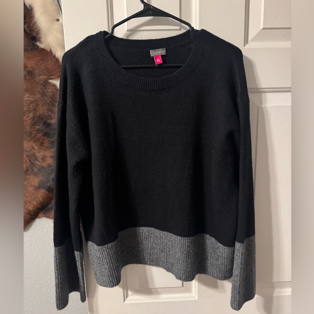 Vince Camuto Black and Gray Crew Neck Sweater